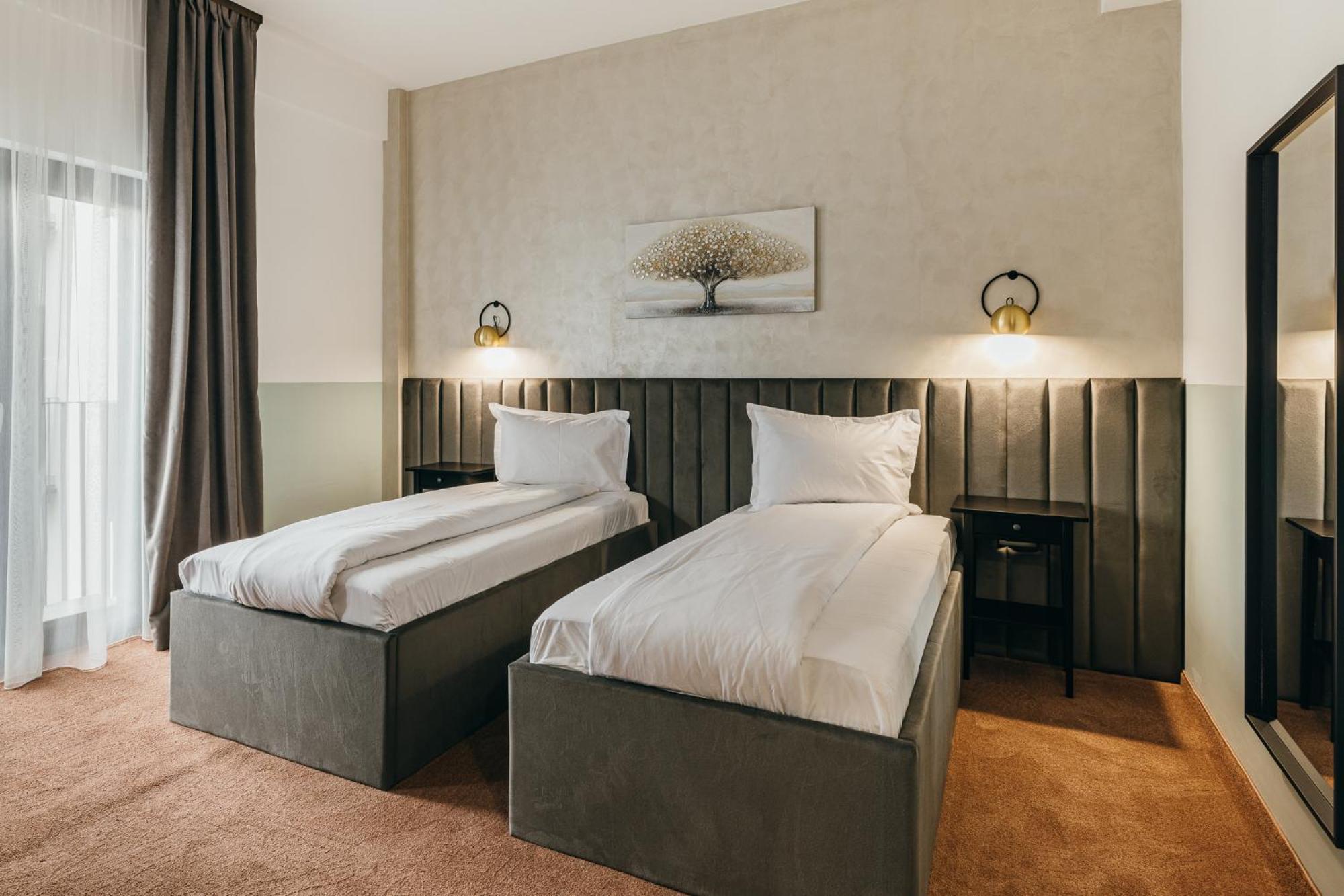 Hotel Agora Mures Targu Mures Ngoại thất bức ảnh