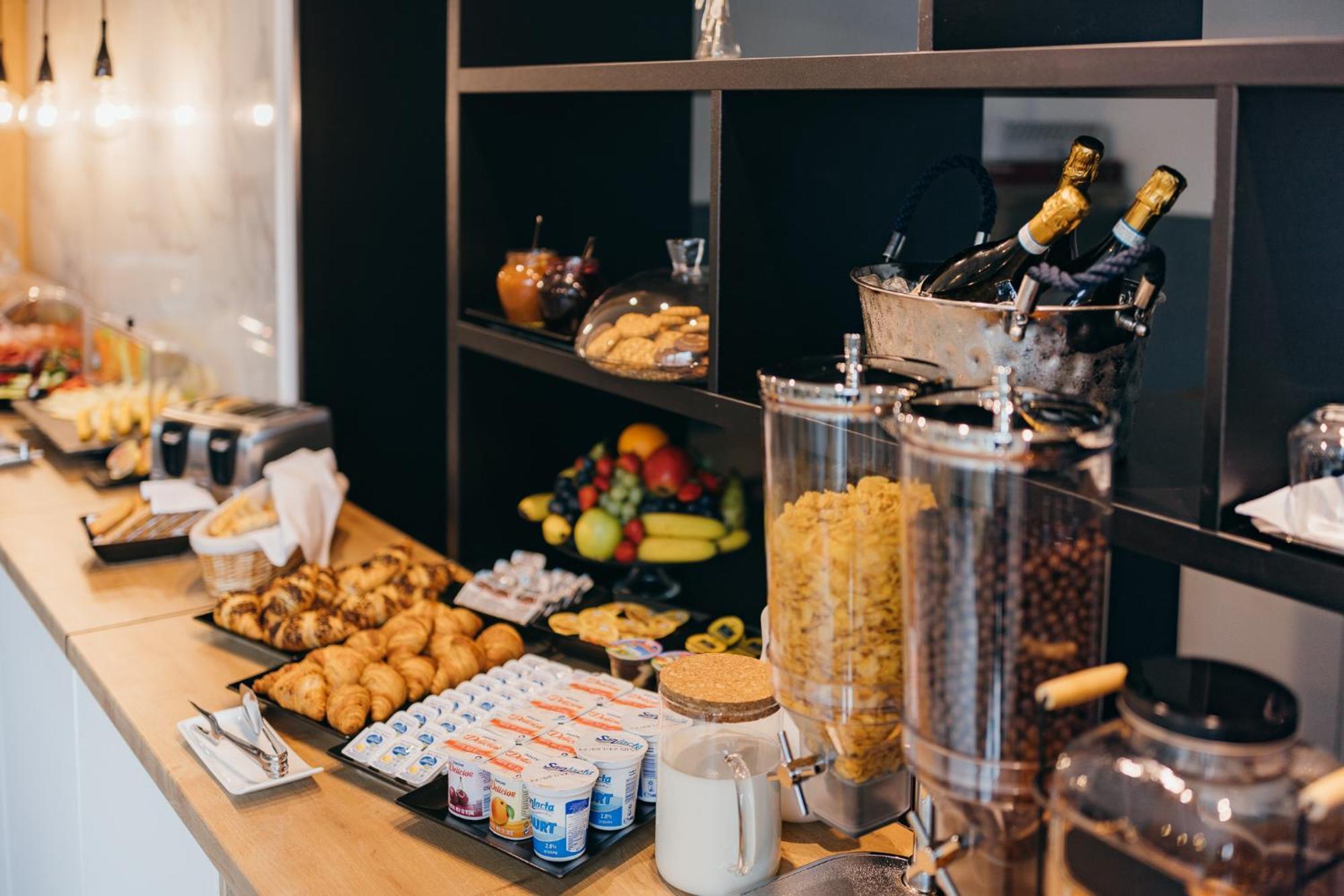 Hotel Agora Mures Targu Mures Ngoại thất bức ảnh