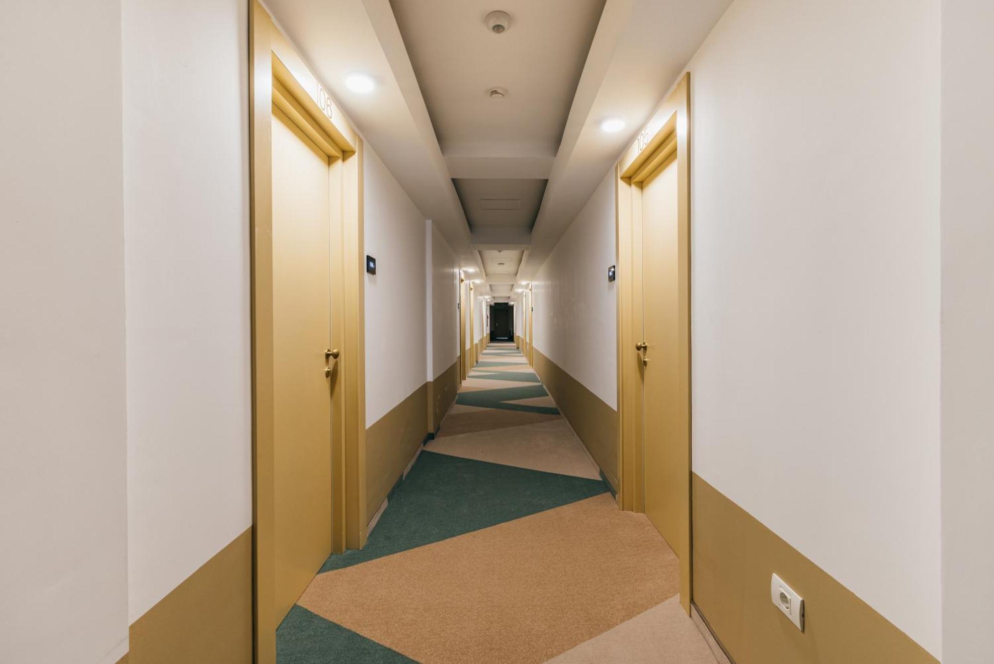 Hotel Agora Mures Targu Mures Ngoại thất bức ảnh